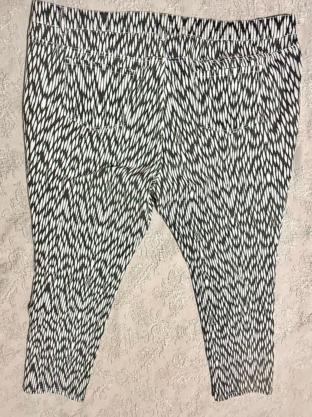 QUEEN COLLECTION Girls Black & White Printed Capri Stretch Jeans